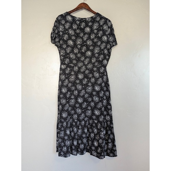 Everly Floral Midi Dress Short Sleeve V Neck Large Black White Tiered Lined - Picture 5 of 12